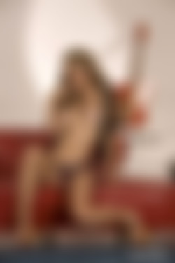 Penthouse.com/1200p/Red Couch [52]/HVRedCouch13.jpg